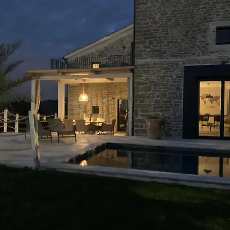 Carica Villa *
