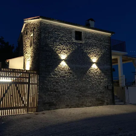 Carica Villa