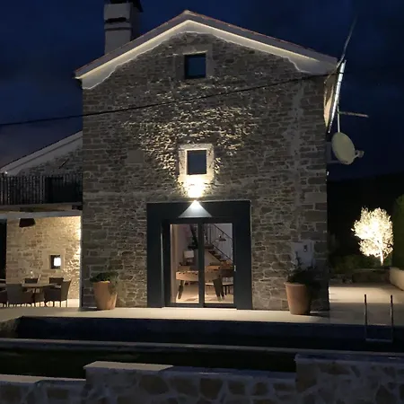 Villa Carica *