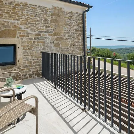 Carica Villa *